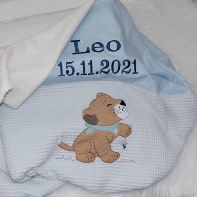 Kuscheldecke Stickdatei Löwe blau beige, Babydecke mit Name, Krabbeldecke Waffelpiqué, Geschenk zur Geburt Taufe persona