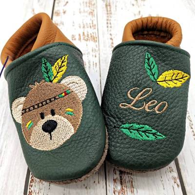 Bio Krabbelschuhe mit Namen für Baby und Kinder (Öko Lederpuschen) mit Indianerbär- personalisierte Lauflernschuhe