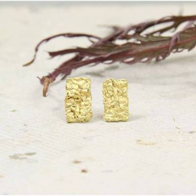 Kleine rechteckige Ohrstecker Gold 750/-, Zerknittert