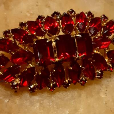 Vintage Strass Brosche  Dunkelrot