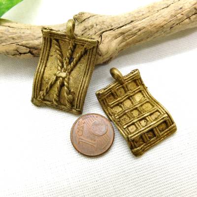 2 Messing- oder Bronze Anhänger aus Ghana - afrikanische Anhänger - gewellte Rechtecke - 3,4x2,1x0,5 cm