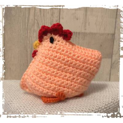 Huhn/Henne in liebevoller Handarbeit hergestellt mit vielen Details - ca. 13 cm hoch - gehäkelt!