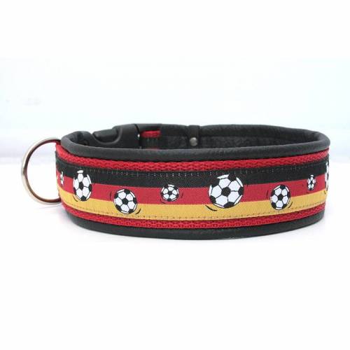 Hundehalsband »Fußball Deutschland« mit echtem Leder unterlegt aus der Halsbandmanufaktur von dogs & paw