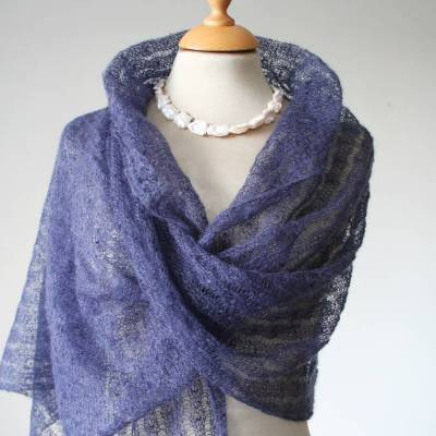 Dunkelblauer zarter Schal aus Kid-Mohair, leichtes Tuch für Trachtenhochzeit, gestrickte Stola marineblau, Geschenk Frau