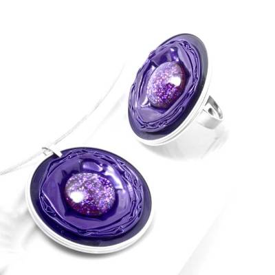 Schmuckset Ultraviolett Upcycling Kapselschmuck . Statementring und Halskette . Lila Glitzerschmuck . Kaffeekapsel