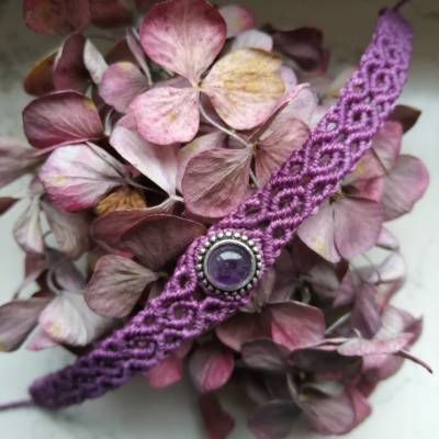 Makramee Armband mit kleinem Amethyst
