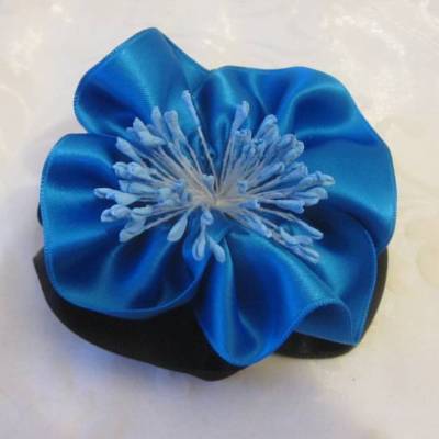 Schwarz-blaue Haarblume Kopfschmuck Haarklammer Satin Blume "Bleu" für festliche Anlässe