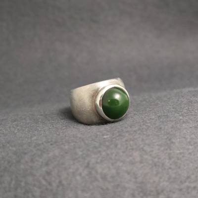 schwerer, massiver Silber-Ring mit Jade-Cabochon