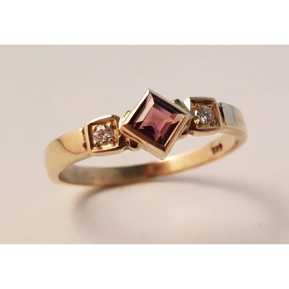 Gelbgoldring 585 mit rotem Turmalin und Brillanten – Turmalinring, 14 k Gold mit 2 Brillanten Bild 1