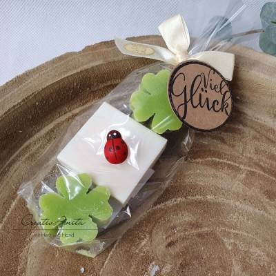 Glücksbringer - Schafmilchseife Kleeblätter - 2 Stück Seifenkleeblätter - verpackt, Mitbringsel, Silvester, Glück, Wicht