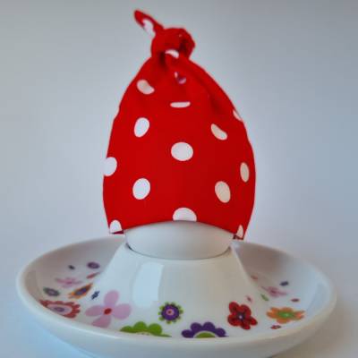 Eierwärmer "Knotenmützchen" in rot Dots von he-ART by helen hesse