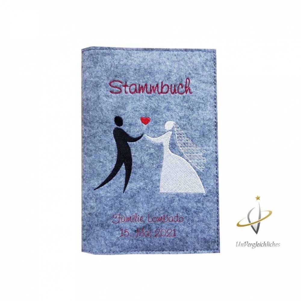 Stammbuch Stammbuchhülle Hochzeitskuss Einband Umschlag für Stammbuch Namensbestickung Familienbuch Bild 1
