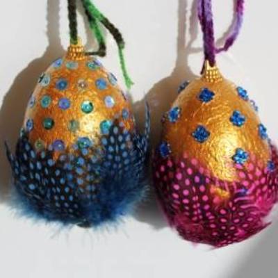 Osterdeko GOLD UND FEDERN 2er Set Ostereier Ostergeschenk Ei Künstler-Ei Osterei