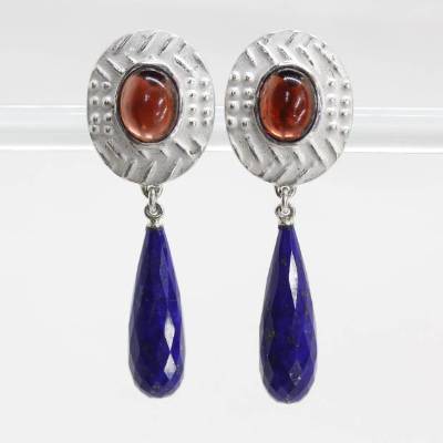 Ohrringe mit Ohrstecker, Granat Cabochon und Lapislazuli Pampeln, gehämmert aus Silber 925, Goldschmiedearbeit