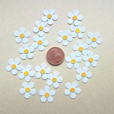 20 gestanzte Blümchen mit aufgeklebtem Stempel, weiß/gelb zum Basteln und Dekorieren