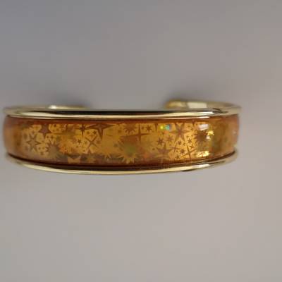 Metall Armreif mit Kartonstreifen und Harz "goldene Sterne"