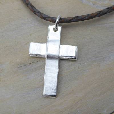 Silberkreuz "Quentin" massives und kräftiges Kreuz für Männer