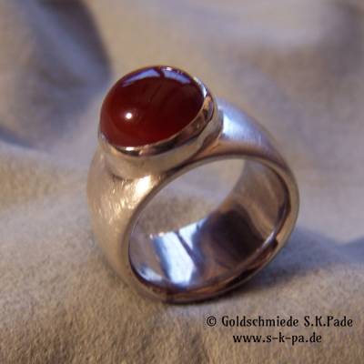 breiter Silberring mit Carneol