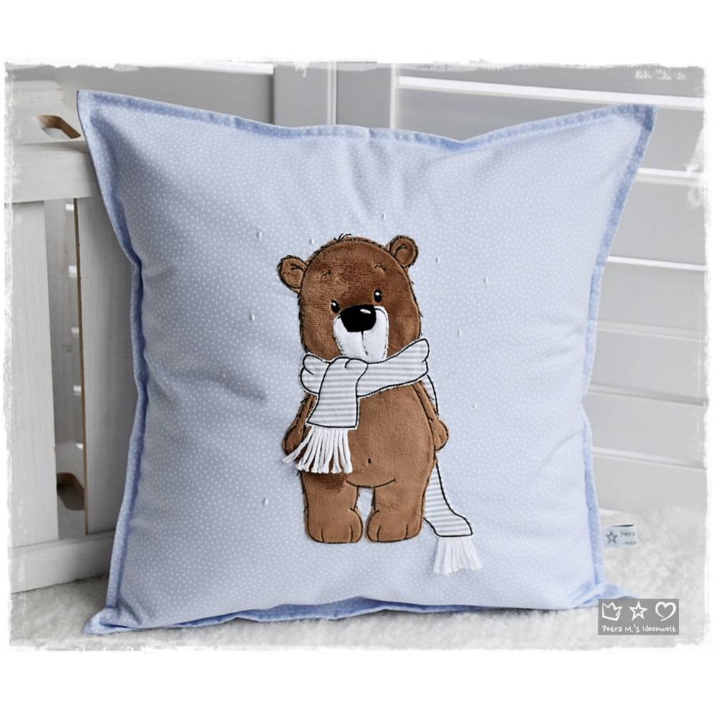 Kissen 40cmx40cm, hellblau/weiß gepunktet mit Bär mit Schal, personalisierbar