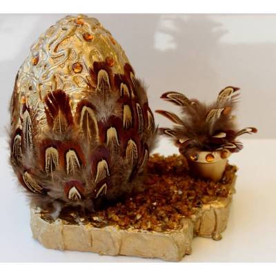 Osterei FEDERGÄRTCHEN witziges Osterei auf einer kleinen Plattform Künstler-Ei der etwas anderen Art :)