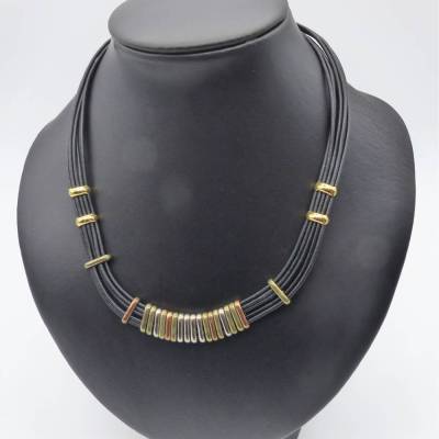 Halskette, Lederkette mit Metallelementen mehrfarbig, 43 + 5 cm, Lederschmuck, Kette, Schmuck, Schmuckdesign