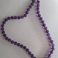 Amethystkugelkette 45 cm – Edelsteinkette mit 8 mm Kugeln & vergoldetem Karabiner