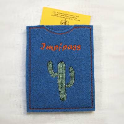 Bestickte blaue Impfpasshülle aus Filz mit Kaktus *sofort versandfertig