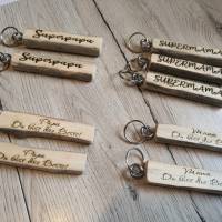 Schlüsselanhänger aus Treibholz mit individueller Gravur – Unikat von Holzdeko-Isny