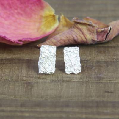 Kleine rechteckige Ohrstecker Silber 925/-, Zerknittert