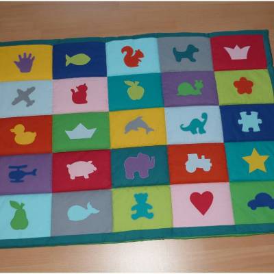 handgemachte Babydecke, Krabbeldecke, Patchwork, mit Applikationen aus Biobaumwolle