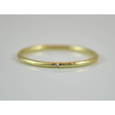 Feiner 585er Goldring mit Diamant