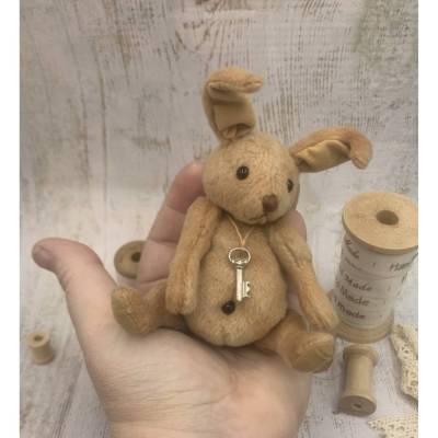Bärino Hase Remus 12 cm ( mit Ohren 17 cm) Künstlerbär