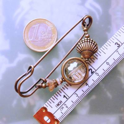 Schalnadel Muschel mit rauchigem Kristall und Opalglas, funkelnde bronze Tuchnadel maritim N-7-AB-24