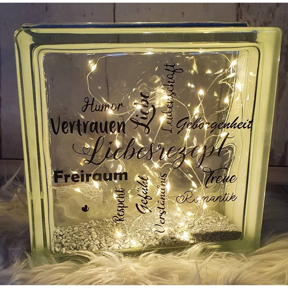 glasbaustein-beleuchtet-glas-mit-spruch-liebesrezept