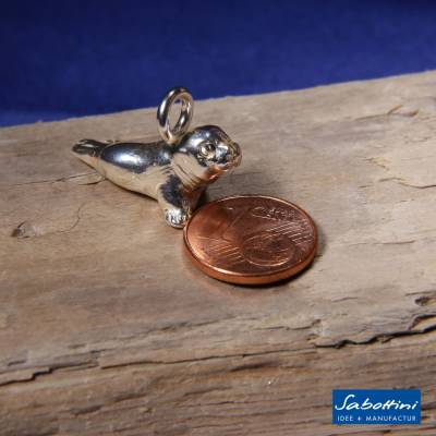 kleiner Heuler Lotte Robbe als Anhänger aus 935 Silber, 