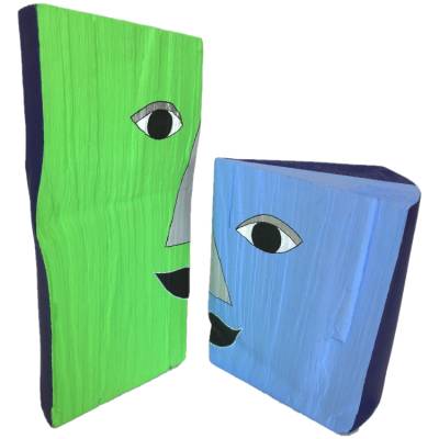 Köpfe aus Holz Kunstobjekte mit Gesicht grün/blau