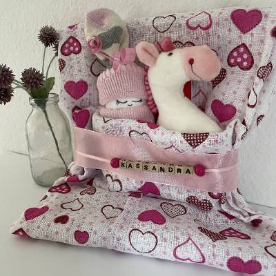 kleine Windeltorte mit Einhorn und Windelbaby, Babygeschenk Mädchen, kreatives Geschenk zur Geburt