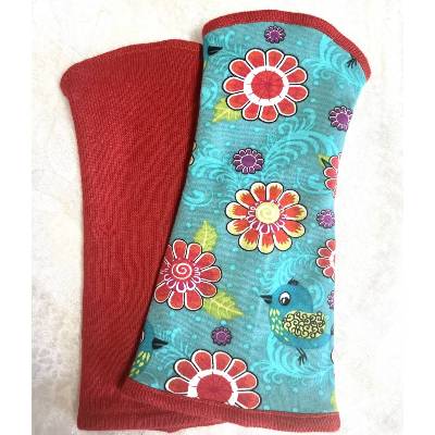 leichtere fröhliche Armstulpen zum Wenden! Aus rotem Bio-Strick und buntem Baumwolljersey mit fröhlichen Blumen