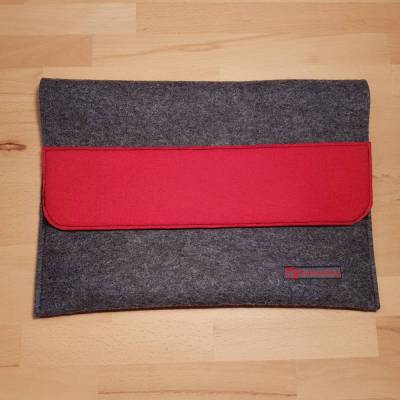 Notebooktasche aus reinem Wollfilz mit Klettverschluss - Anthrazit mit Rot - 35cm x 24,5cm 