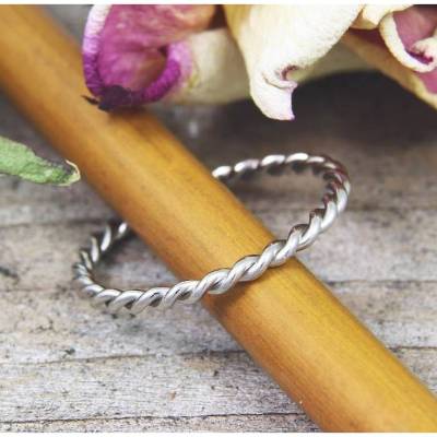 Feiner Kordelring aus Weißgold 585/-