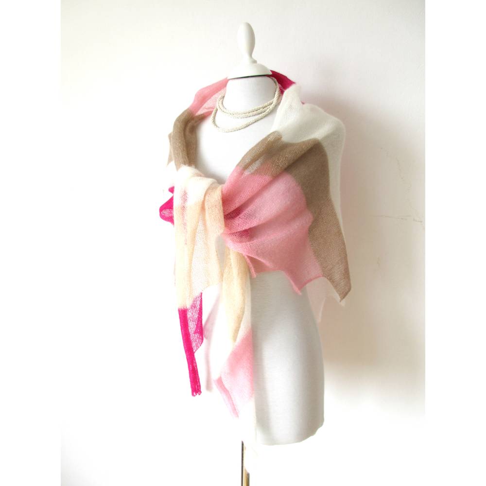 Zartes Dreieckstuch in warmen Farben, dezentes Schultertuch, sommerliches Umschlagtuch, Geschenk für Frauen Bild 9