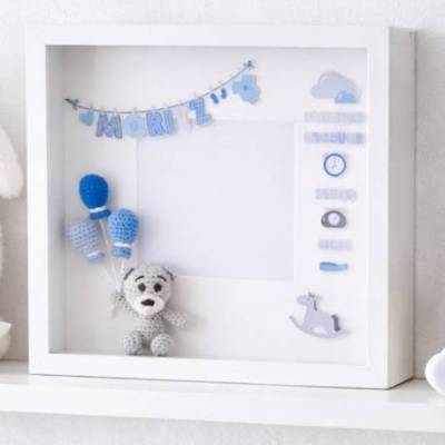 Personalisierter Bilderrahmen zur Geburt mit Name und Daten Geschenk zur Taufe Baby Erinnerung Rahmen mit gehäkeltem Bär