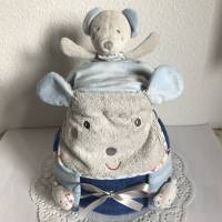 Sinnvolle Geschenke Junge Geburt Windeltorte unvergessliche Taufe Schmusetuch Rasselsöckchen Lätzchen Maus Auto blau