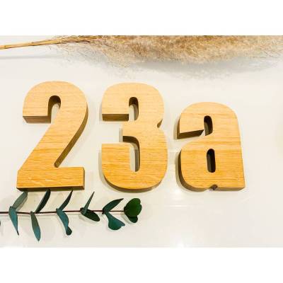 Hausnummer aus massivem Eichenholz in verschiedenen Größen