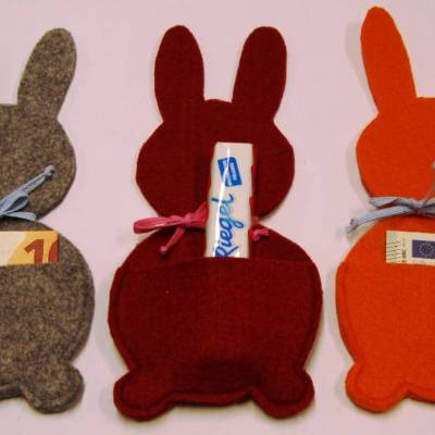Osterhasen Filz mit Tasche personalisierbar mit Name Geldgeschenk Gutscheine-Verpackung graumeliert dunkelrot orange 