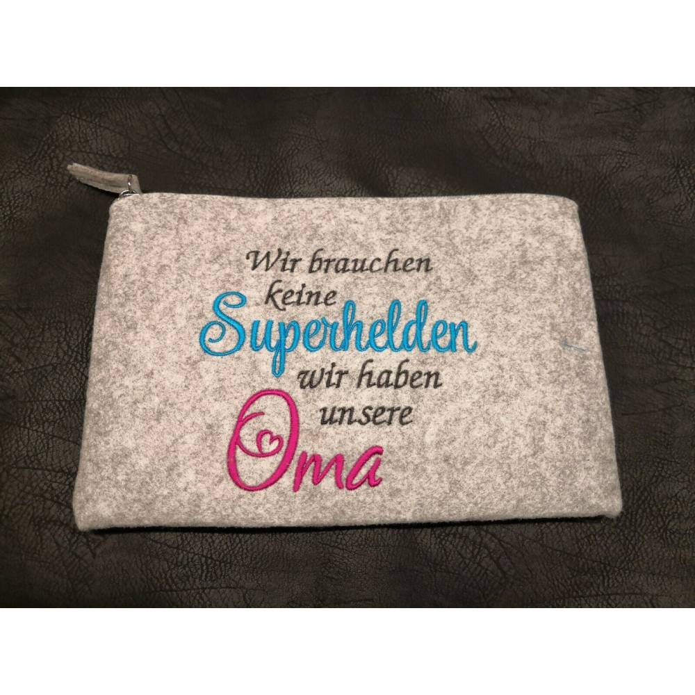 Stickdatei Oma Superheld für Rahmen 13x18cm Bild 1