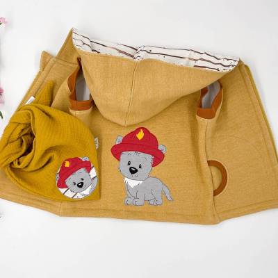 Lammfleece Weste Gr. 86 Senf mit Feuerwehr Hund Stickerei & Musselinhalstuch – Kinderweste Frühling