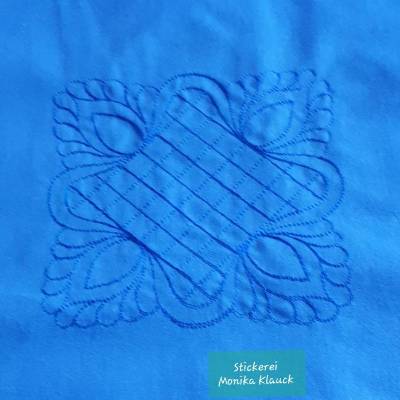 Stofftasche mittelblau mit Stickmotiv – Nachhaltige Baumwolltasche mit langen Henkeln