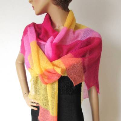 Buntes Mohair-Tuch gestrickt, zarter Dreiecksschal, leichtes Schultertuch, Geschenk für Frauen, Sommer-Strick