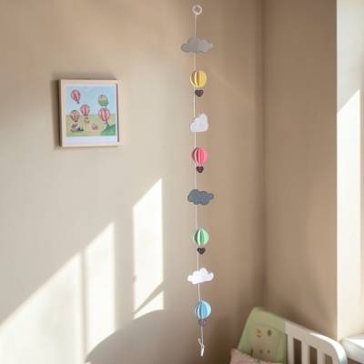 Handgemachtes Origami Mobile mit Papierkugeln, Herzen & Wolken – 3D Fensterdeko & Girlande